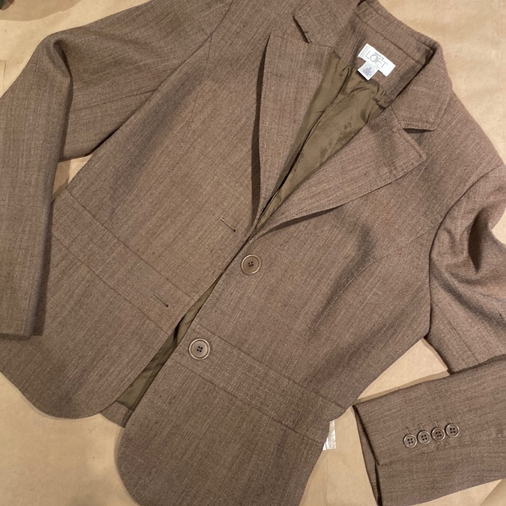 Ann Taylor Loft blazer size 8 and fitted beautiful color and texture.